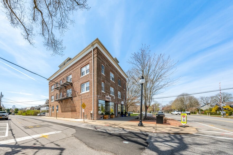 105107 Newtown Ln, EH Hamptons Commercial Real Estate