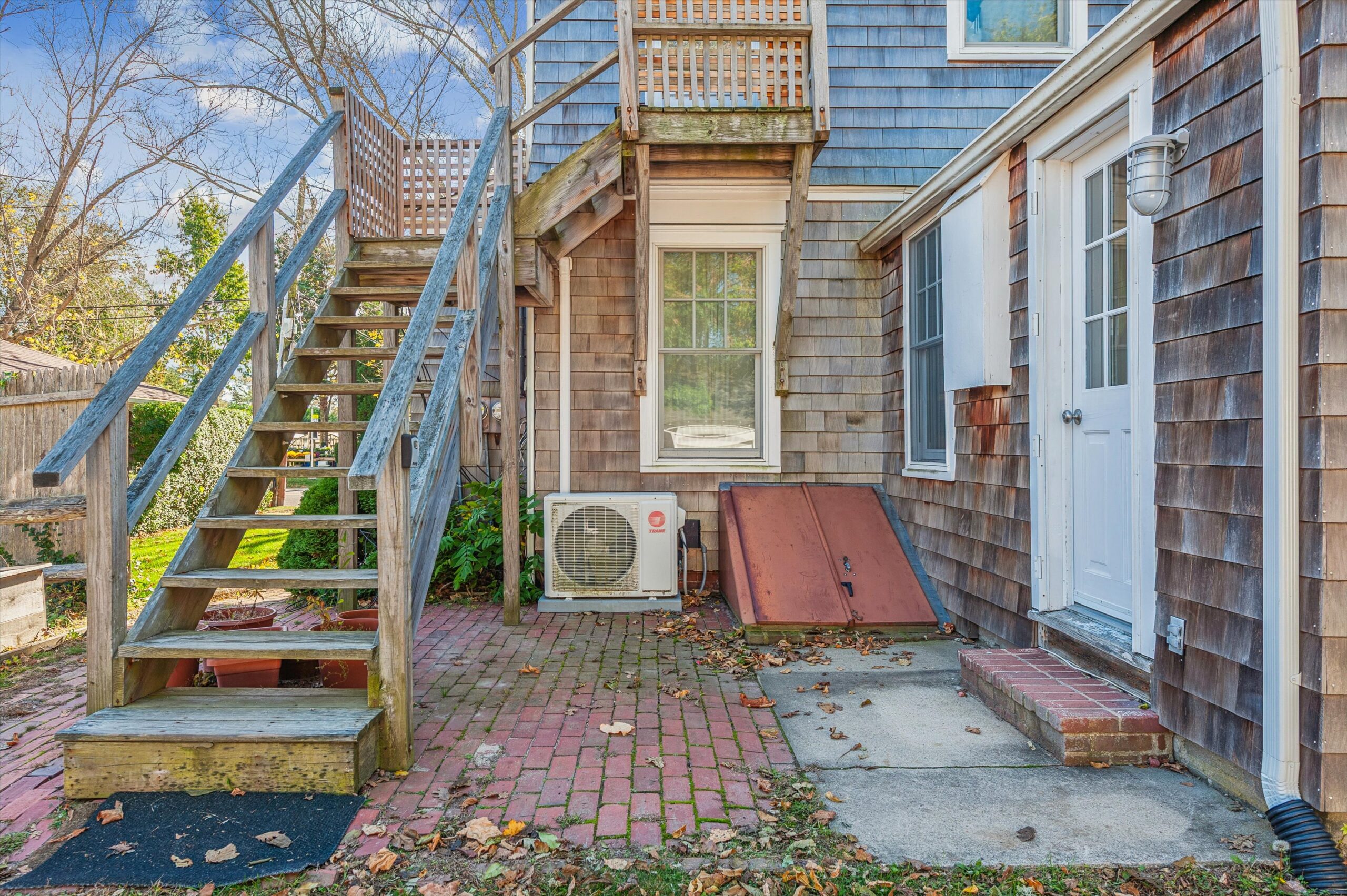 07-98 Newtown Ln East Hampton-2