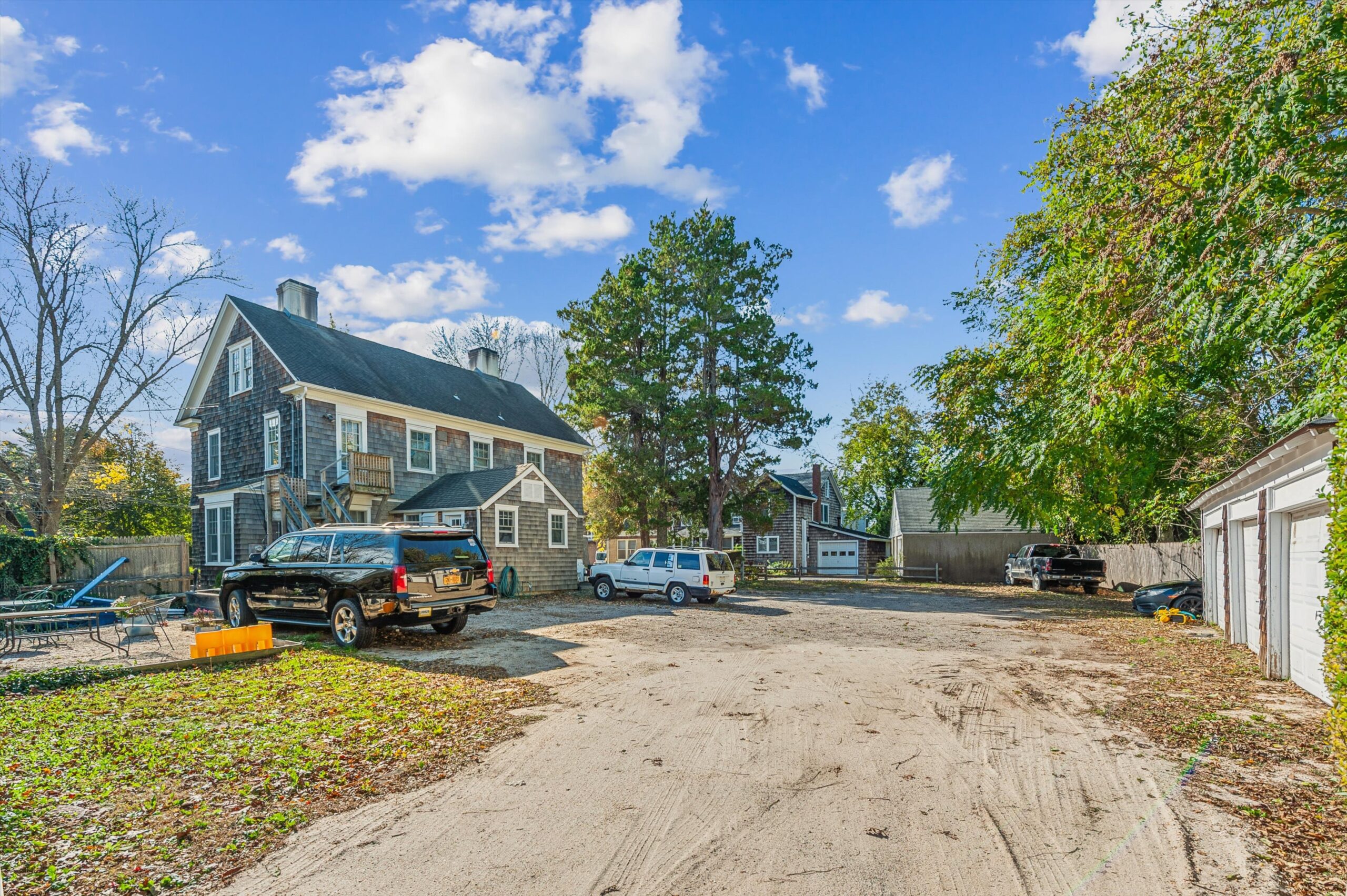 08-98 Newtown Ln East Hampton-3