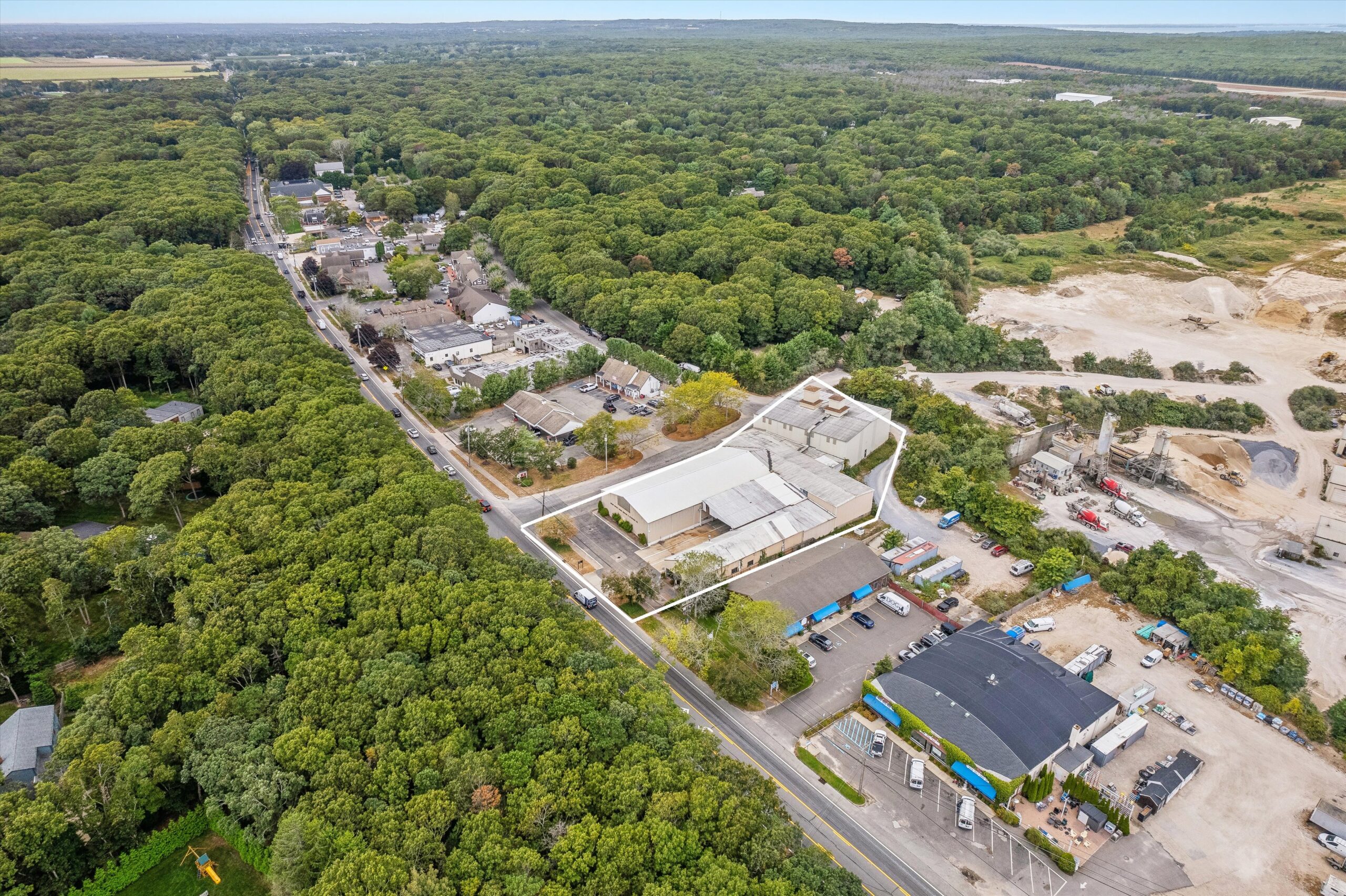 05-342 Montauk HWY Wainscott-09-outline