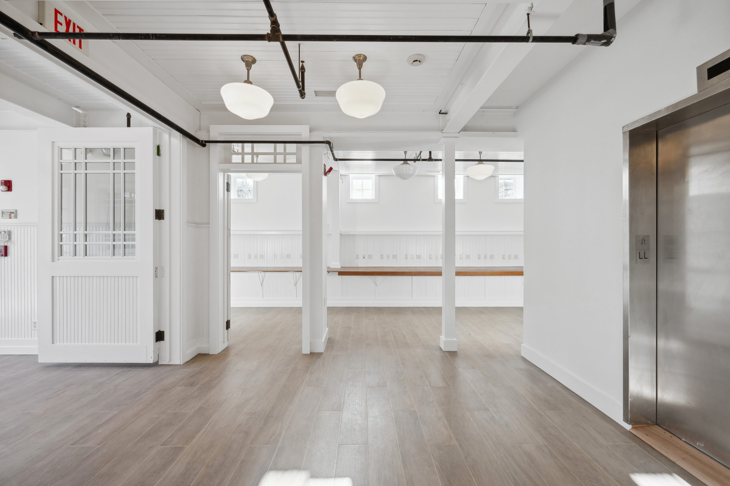 WebRes_07 - 11 Indian Wells Hwy, Amagansett - Lobby + Retail