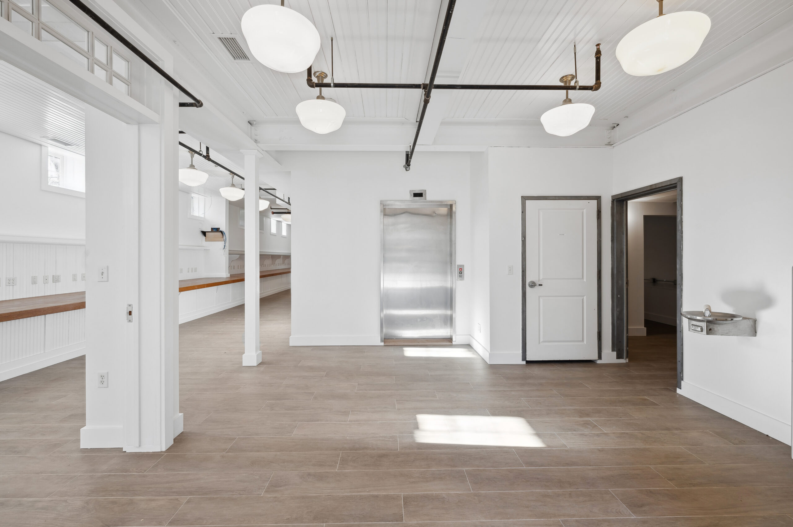 WebRes_08 - 11 Indian Wells Hwy, Amagansett - Lobby + Retail