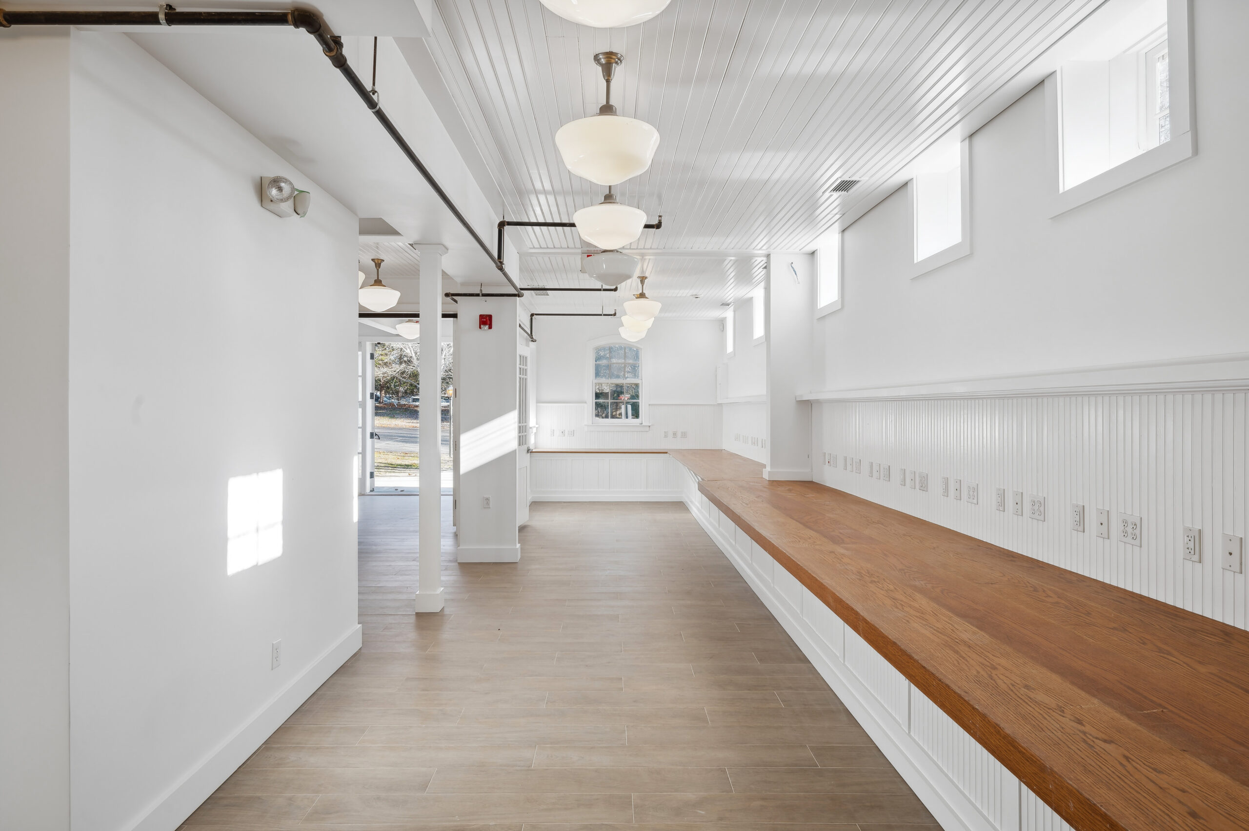 WebRes_09 - 11 Indian Wells Hwy, Amagansett - Lobby + Retail