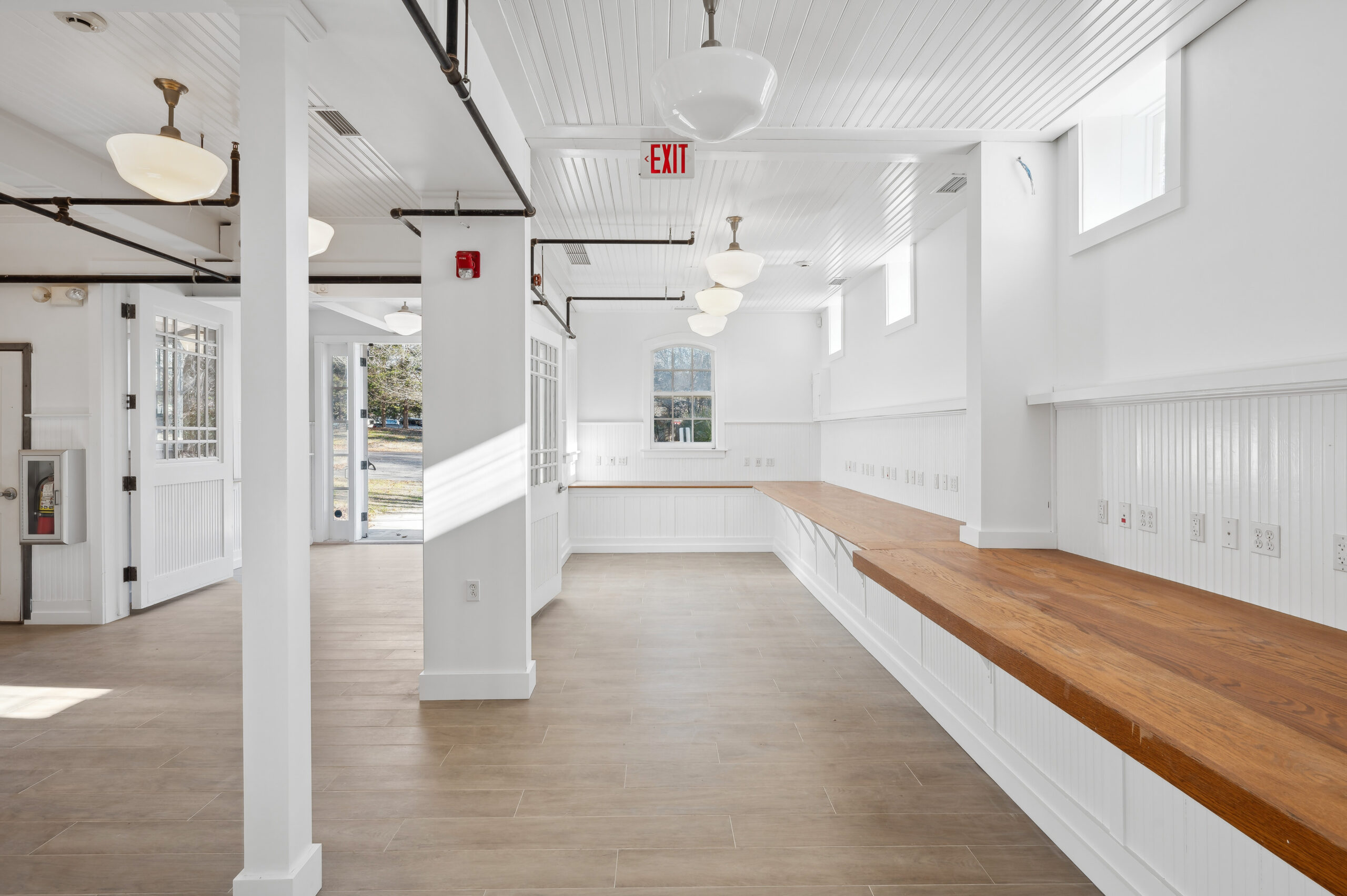 WebRes_10 - 11 Indian Wells Hwy, Amagansett - Lobby + Retail