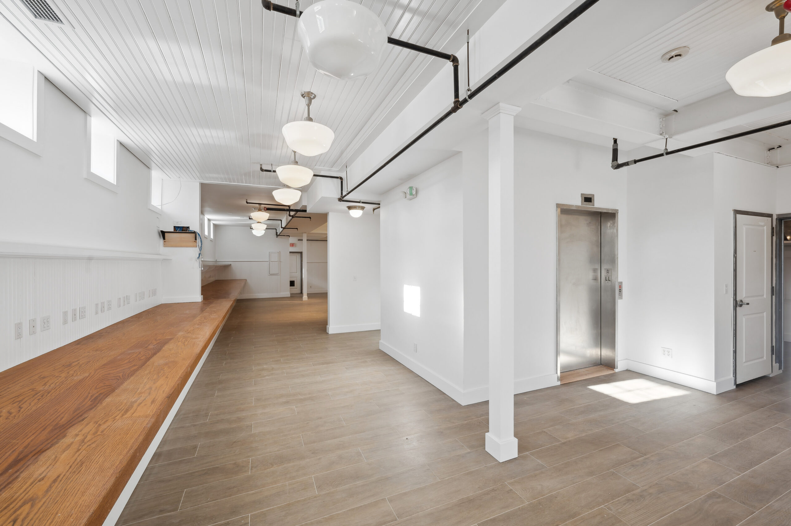 WebRes_11 - 11 Indian Wells Hwy, Amagansett - Lobby + Retail