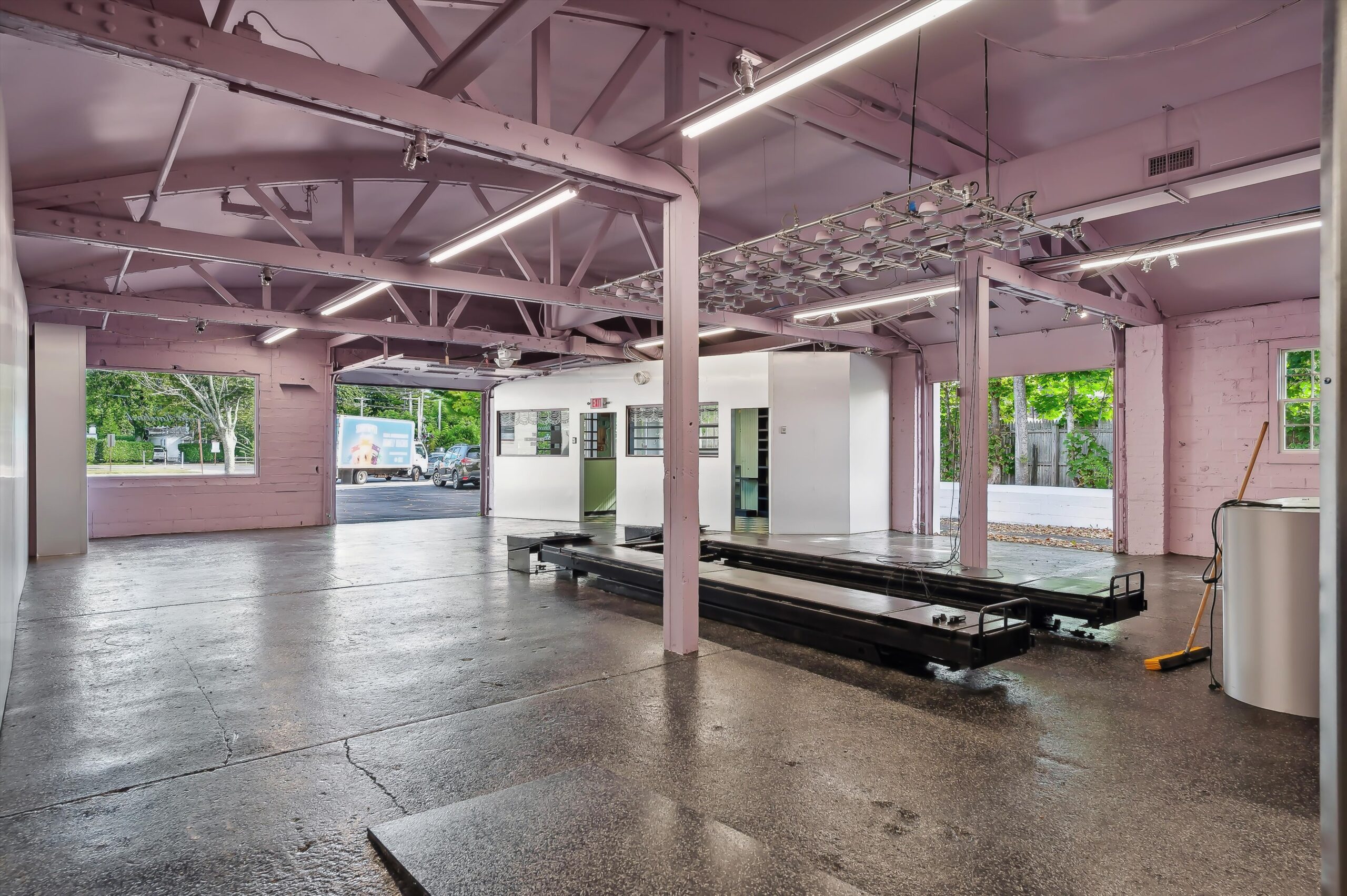 13-9 Railroad Ave, East Hampton-Showroom4