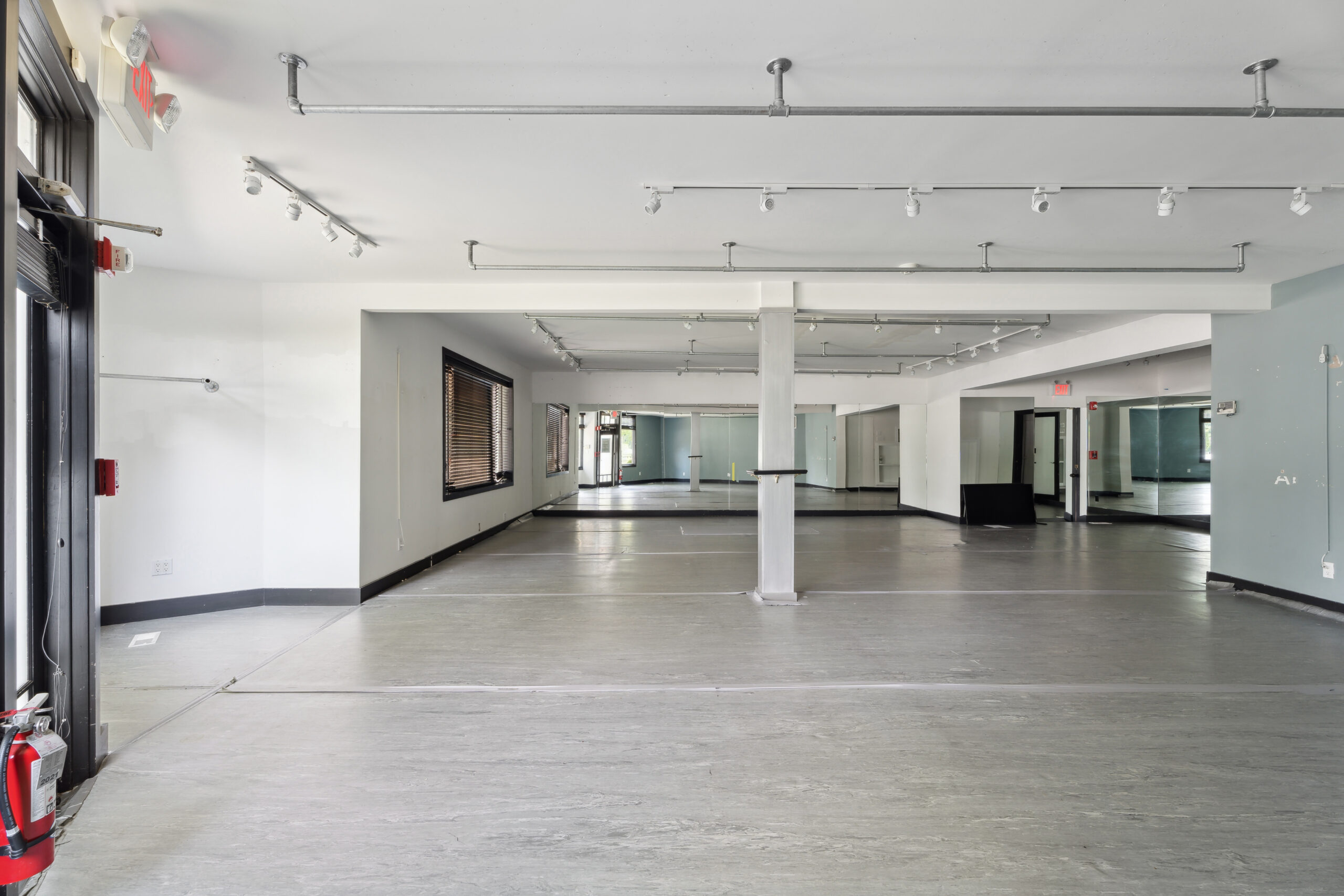 WebRes_13 - 3 Railroad Ave, East Hampton - Retail