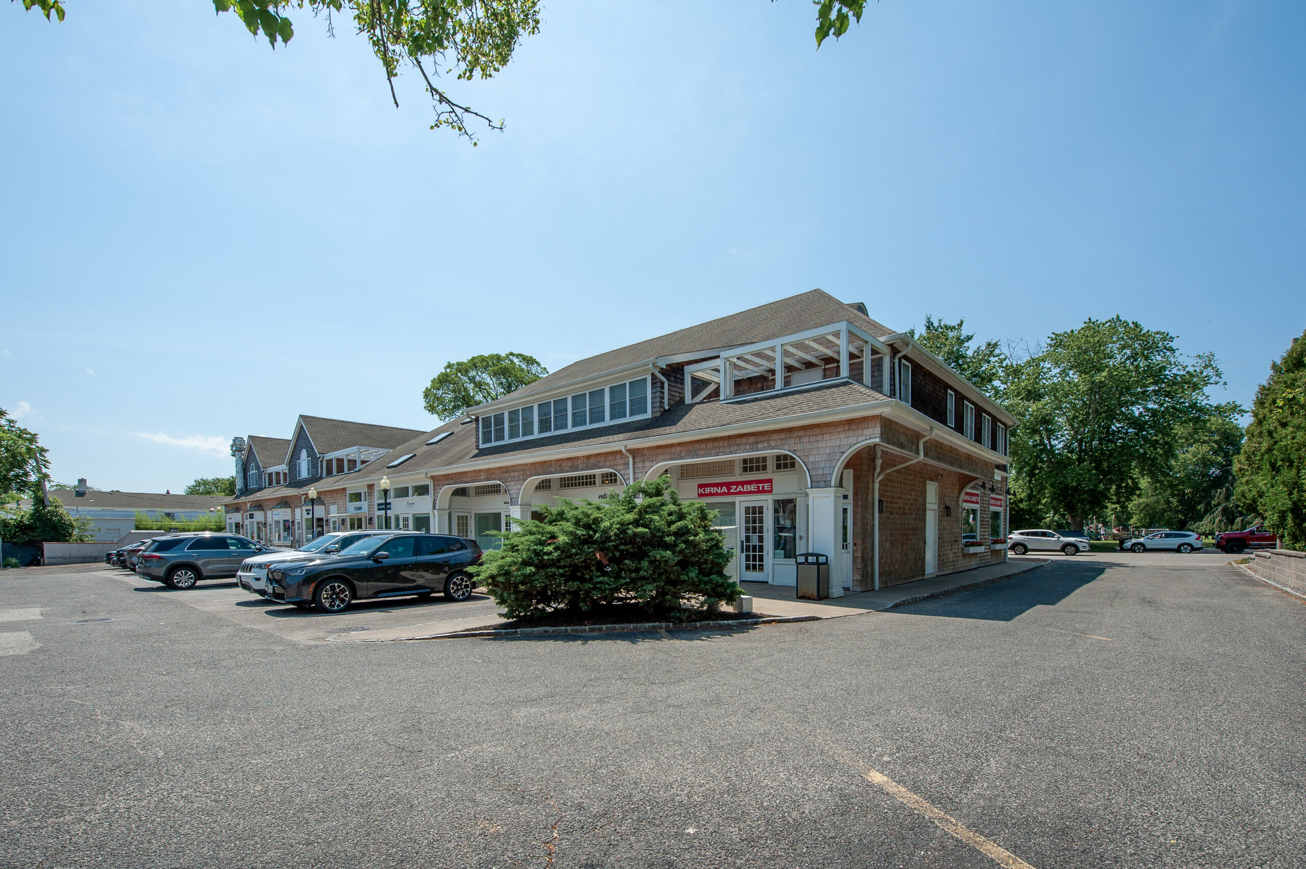 66 Newtown Ln EXT-2